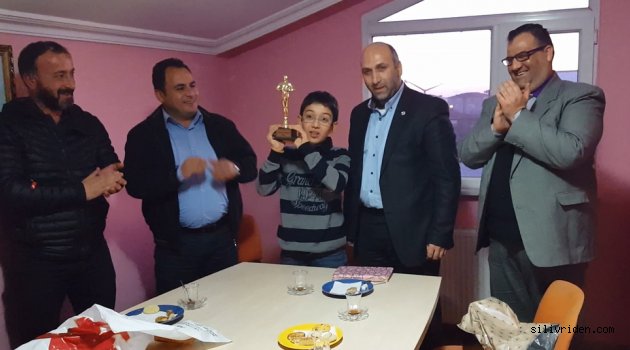 İstiklal Marşı okudu 'Oscar Ödülü' aldı