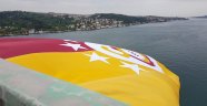 Şampiyon Galatasaray'ın bayrağı Boğaz'a asıldı